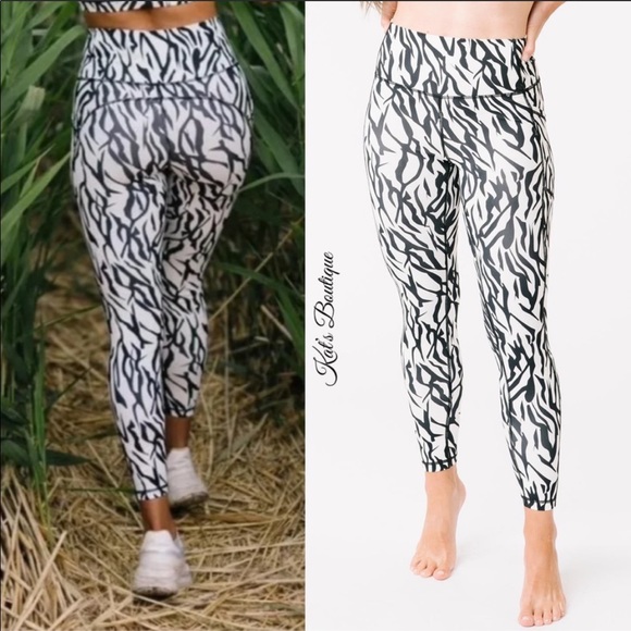 Zyia Safari Pocket Brilliant Hi-Rise 7/8 24" - Picture 2 of 13